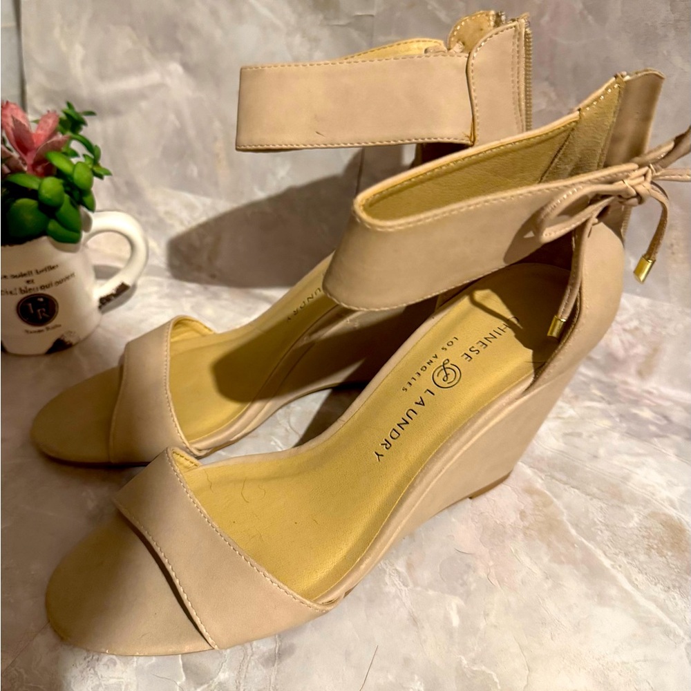 CHINESE LAUNDRY | CAMOMILE WEDGE SANDAL Size 8